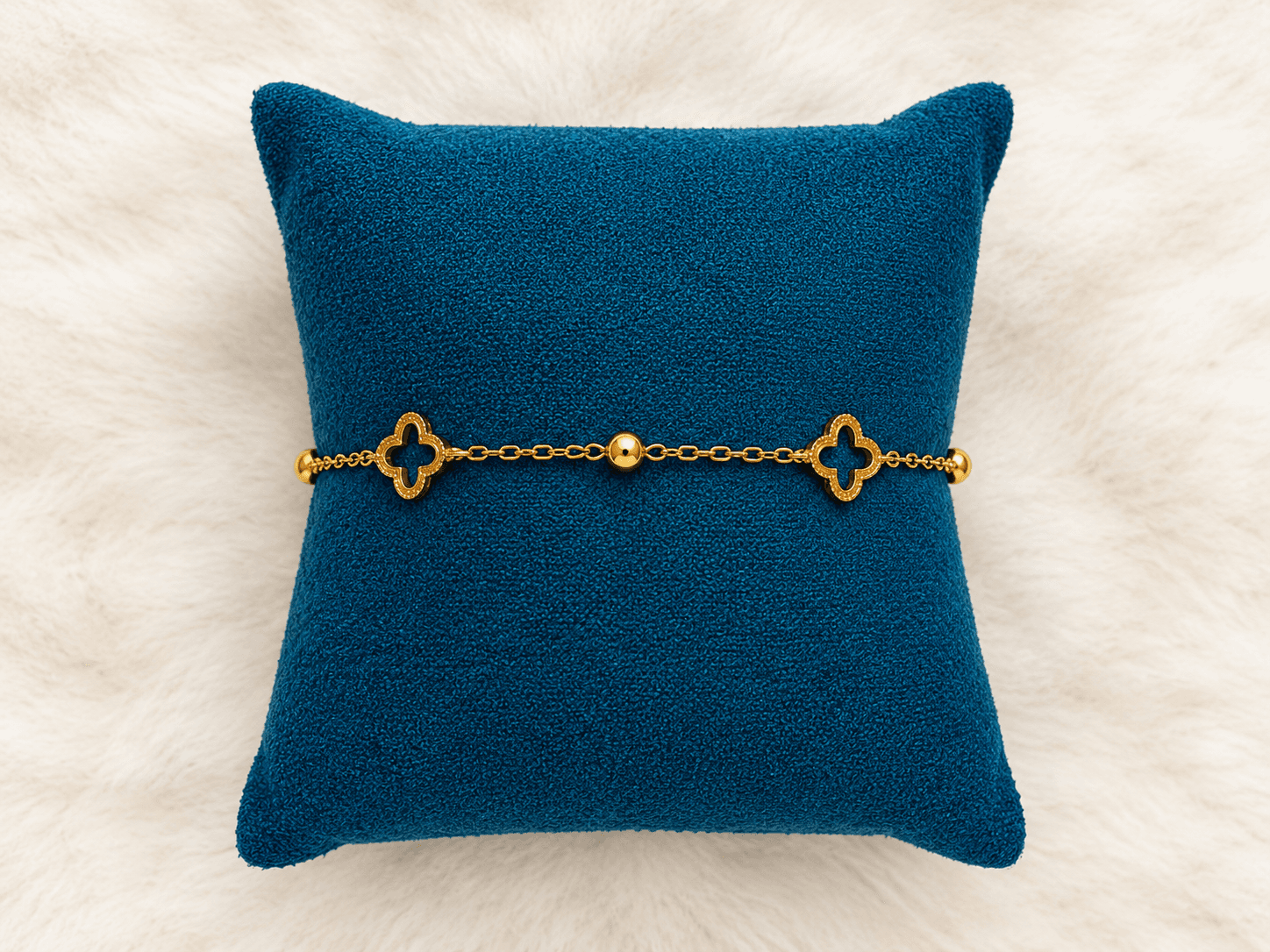 Golden Clover Motif Delicate Chain Bracelet( stainless steel)